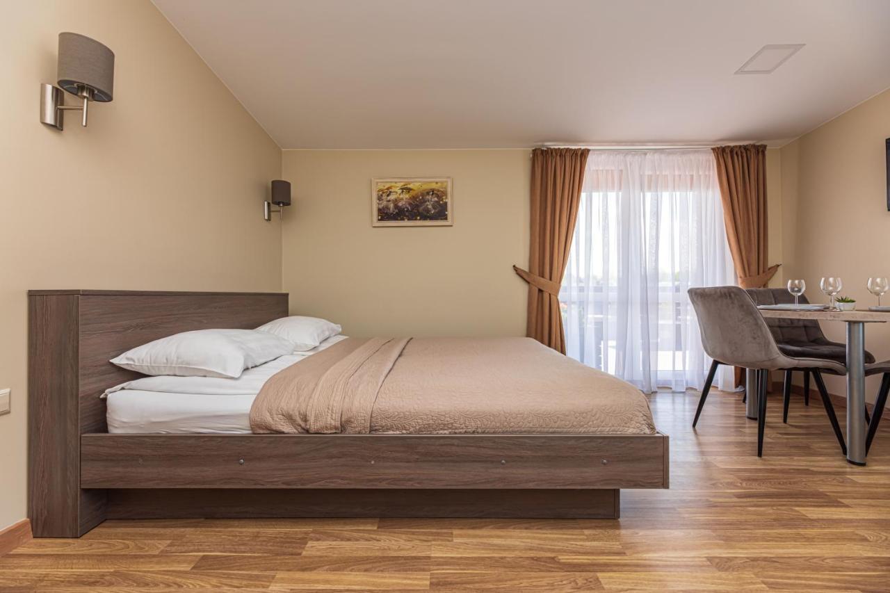Palangos Vila Apartments พาลังกา ภายนอก รูปภาพ
